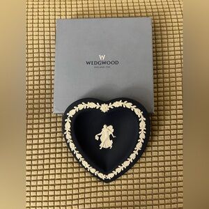 Wedgwood dark blue Heart Brooch Dish with cream Relief